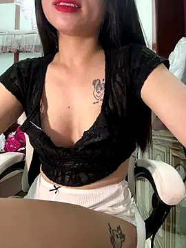 Hanh Luxii online show from September 17, 7:39 am
