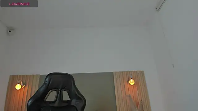 luccia smith online show from February 19, 2:22 am