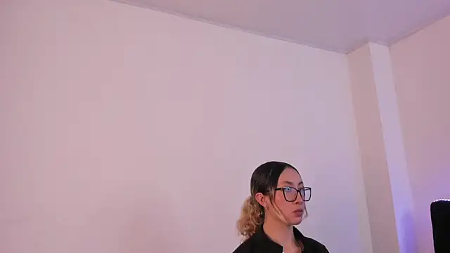 LauMiller online show from November 15, 4:02 am