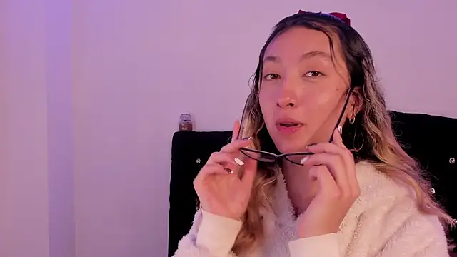 LauMiller online show from November 12, 1:36 am