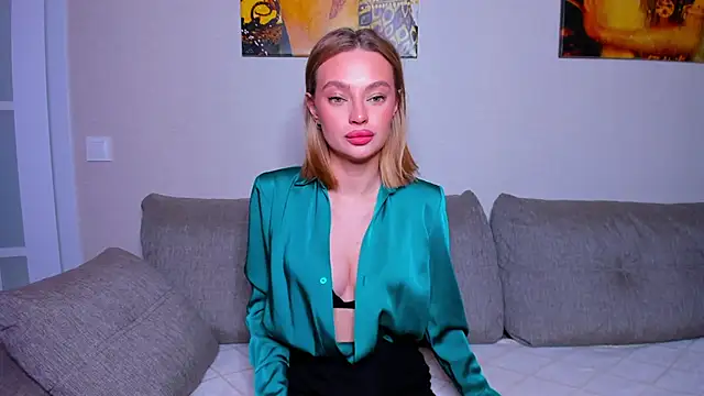 OliviaReece online show from March 14, 7:09 am