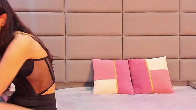 Emilia Bons online show from March 31, 2:39 pm