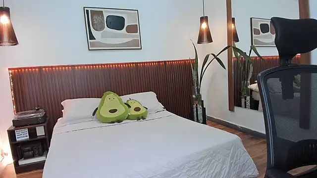 victoria giraldo online show from February 7, 3:38 pm