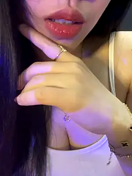 Mon monbaby online show from December 2, 7:05 pm