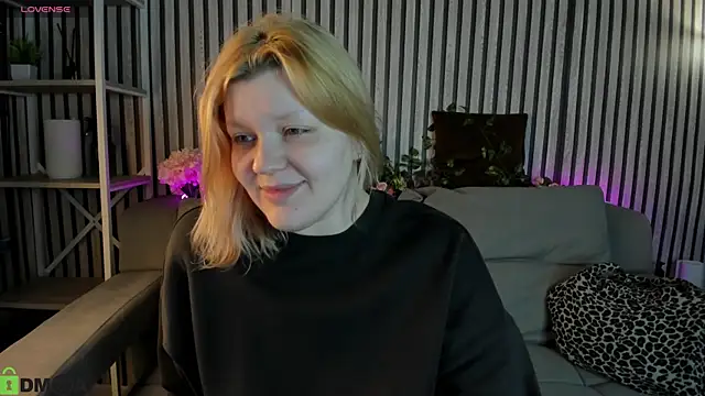 Michele Greenn online show from May 17, 1:05 am
