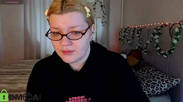 Michele Greenn online show from May 12, 1:03 am