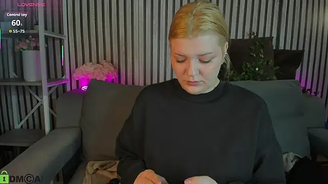 Michele Greenn online show from April 27, 1:14 am