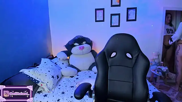 milita houston online show from November 3, 6:12 pm