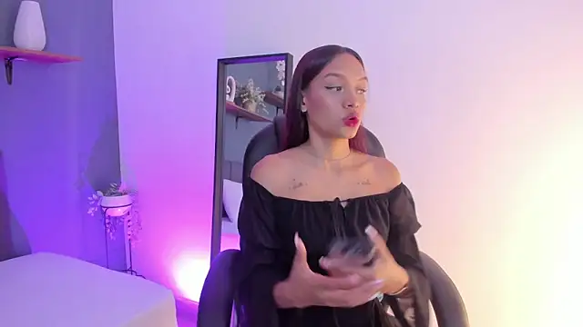 Mia Gil  online show from October 3, 8:14 pm