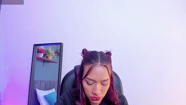 Mia Gil  online show from October 2, 8:03 pm