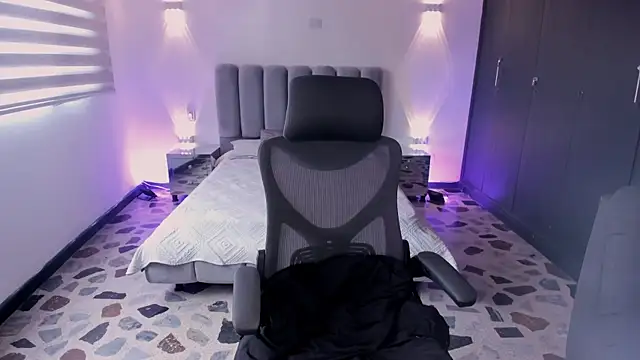 ElaBourn  online show from September 19, 1:21 pm