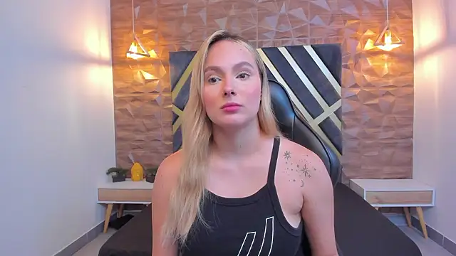 Emmaa white  online show from January 15, 5:30 pm