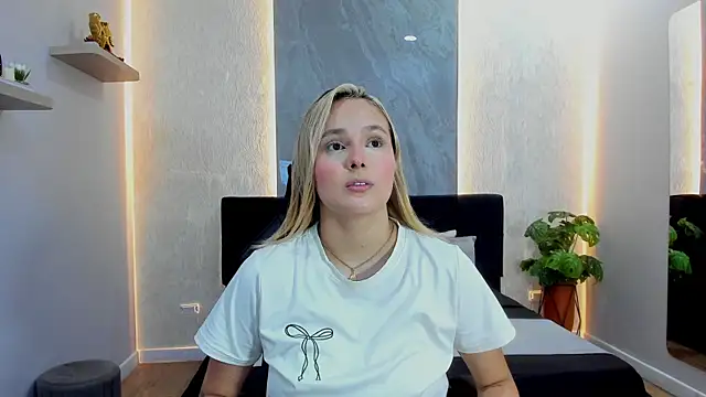 Emmaa white  online show from May 25, 5:34 pm