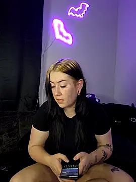 HarleyDemon666 online show from October 19, 5:09 am