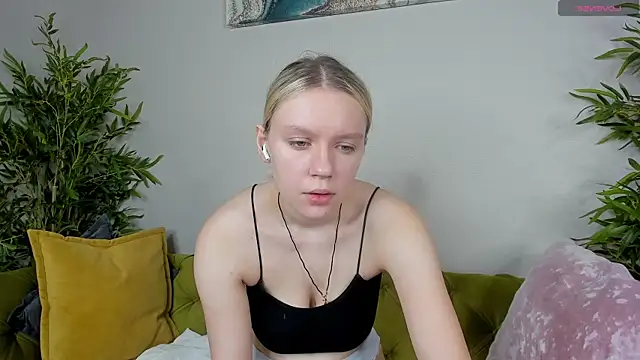 Casey Miller online show from October 4, 1:22 am