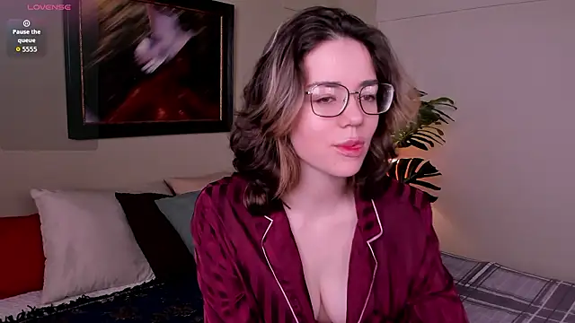 Sunny Teaze online show from February 13, 7:32 am