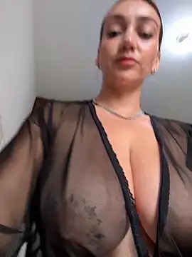Ninabigtitied online show from May 4, 12:31 pm