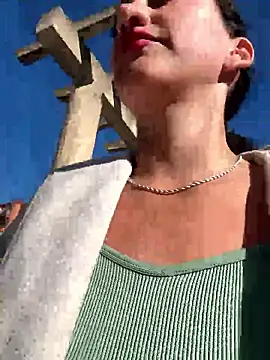 Ninabigtitied online show from October 14, 9:45 am