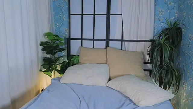 madi snow online show from March 28, 8:36 am