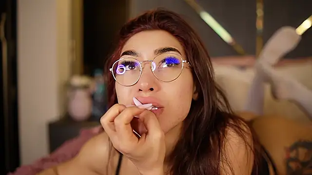  ChloeLee  online show from March 11, 8:29 am