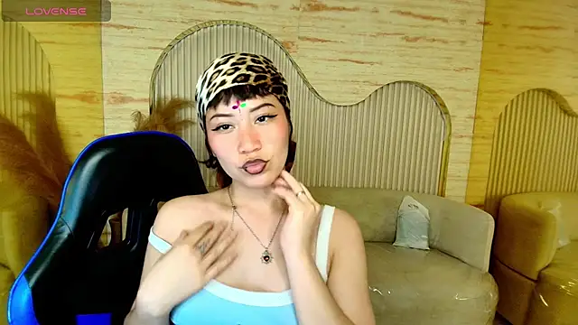 valentina r  online show from May 15, 3:43 am
