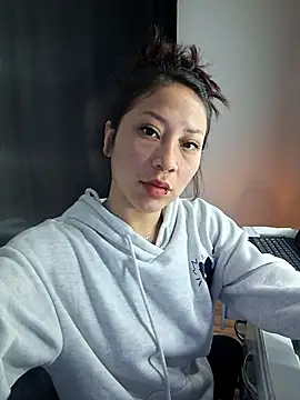 valentina r  online show from May 18, 9:15 am