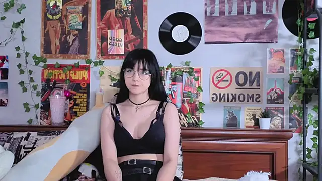 BereniceBattersby online show from October 31, 8:40 am