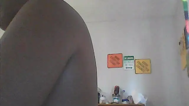 sarahkat86 online show from May 22, 9:57 pm