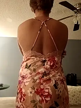 sarahkat86 online show from November 22, 4:59 am