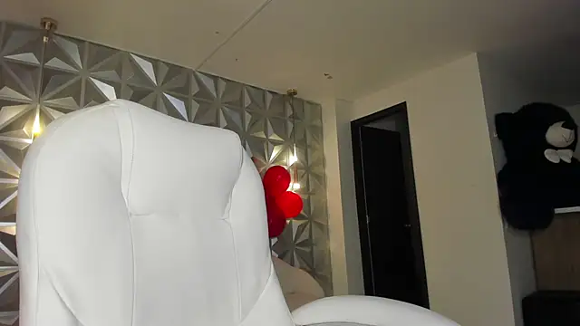 hellen tease online show from February 17, 7:35 pm