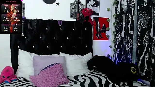 mayaREDdoll online show from May 12, 3:48 am