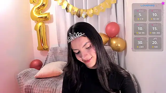 sarah saenz  online show from February 26, 5:17 am