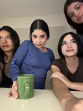 alejandrodolls online show from June 20, 5:44 am