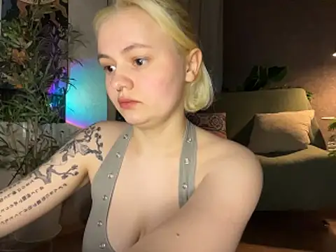 MoonIvy  online show from May 11, 7:22 pm