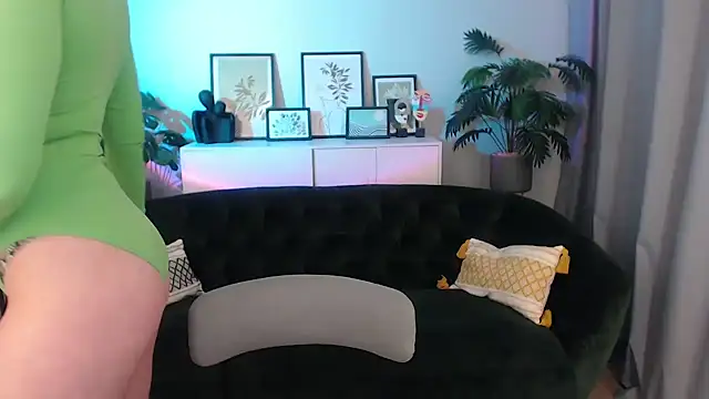 Snapshot of Natalee_Love chatting on September 9, 12:43 am Natalee Love online show from September 9, 12:43 am