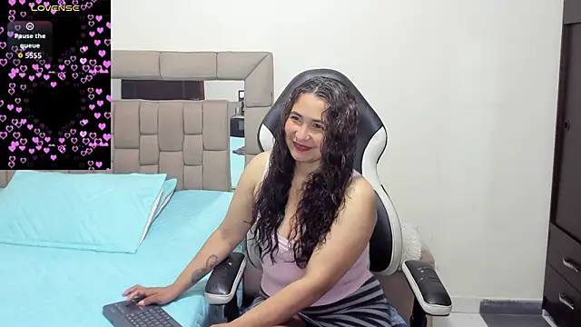 gabrielaponce11 online show from May 6, 2:43 pm