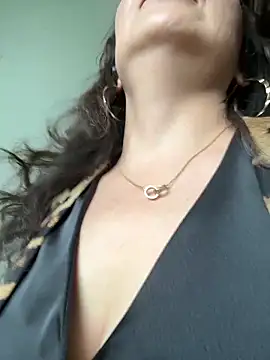 anna yngs online show from May 29, 7:06 am