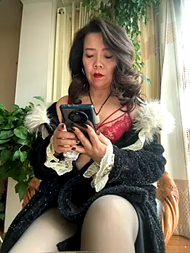 anna yngs online show from November 14, 8:58 am