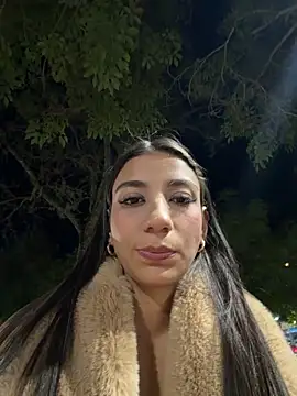 -juicy  online show from March 18, 11:42 pm