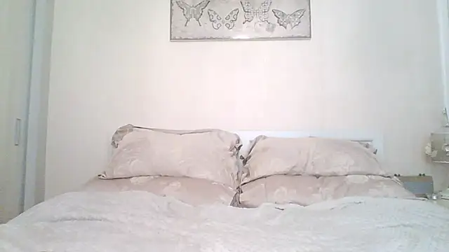 EllaKent online show from October 14, 2:30 pm