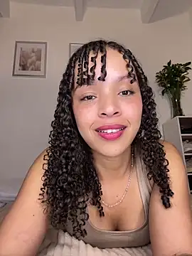 Yasmin777  online show from May 21, 11:35 pm
