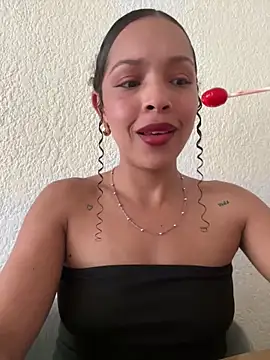 Yasmin777  online show from May 5, 10:13 pm