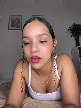Yasmin777  online show from May 23, 11:36 pm