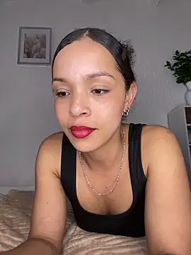 Yasmin777  online show from May 19, 10:17 pm
