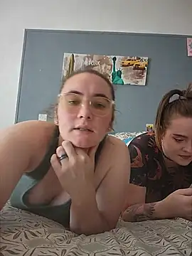AndHerXO online show from August 7, 1:40 pm