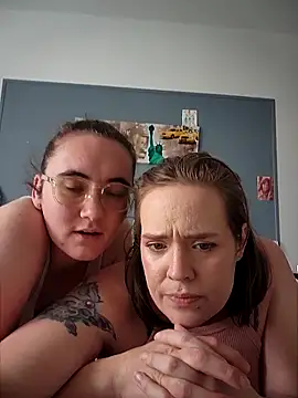 AndHerXO online show from February 22, 4:08 pm