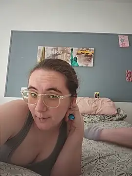 AndHerXO online show from August 1, 4:09 pm
