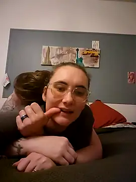 AndHerXO online show from February 1, 9:02 pm