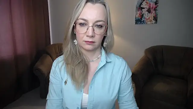 Ava Elior online show from May 7, 10:30 am