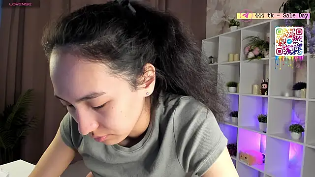 FlirtyAura online show from May 26, 3:50 am